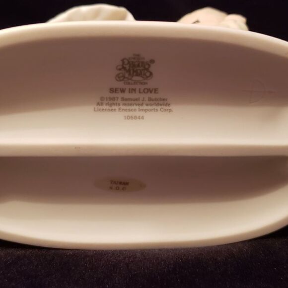 Vintage Precious Moments Sew in Love Figurine 1987 - Picture 5 of 5